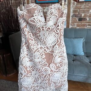 Elliatt Strapless dress